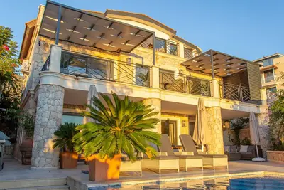 Image de Villa Alexander - stunning  views, newly refurbished with new media/games room