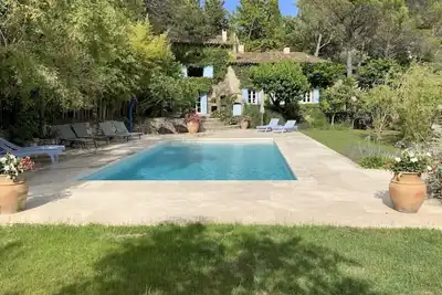 Image de 6: Wonderful old farmhouse 5 minutes from the medieval village of Seillans.