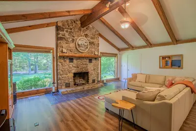 Image de Family mountain cabin with room to spread out 20 minutes from Harrisonburg, Va. .