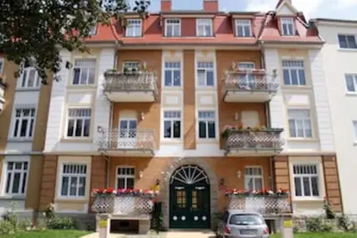 Image de Stylish living near the old town, the university and the clinic