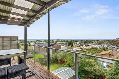 Image de Eastern Views - Modern living with pool and table tennis.
