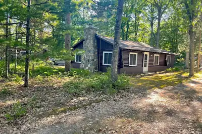 Image de Family Fun: Torch Lake Cottage with Private Beach Access - Kayaks & Sup Provided