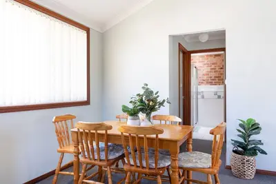 Image de Summer Breeze - Mollymook beach hut only minutes to the beach