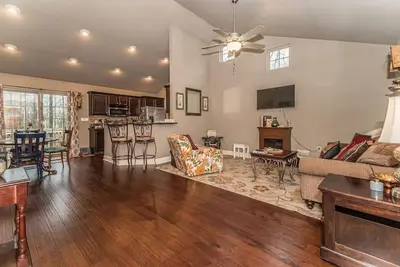 Image de New! Modern Family Vacation Home