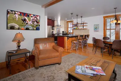 Image de Perfect spot for families/groups; short walk to free ski bus; Pet friendly