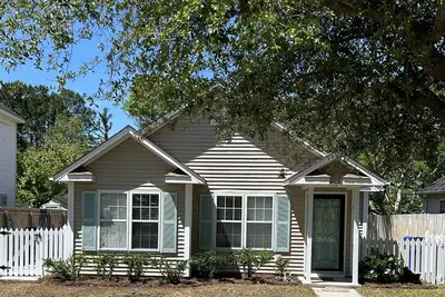 3 miles from Carolina Beach, convenient to Wilmington Riverfront family friendly