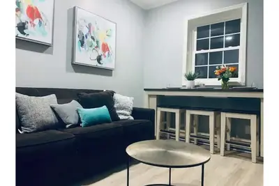 Image de Hot Tub & New Stylish Saratoga County Efficiency