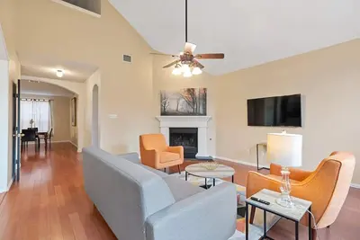 Image de Large Comfy 4br Retreat/Great Location ~Fam/Group