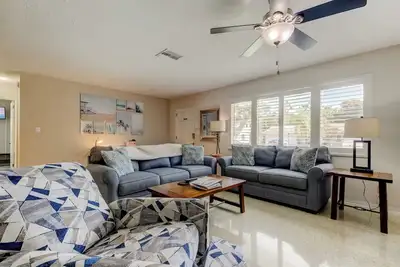 Image de 2Miles2GulfBeaches. Large Yard, Dog Friendly (Fee)  Bonus Lounge/ Kids Room