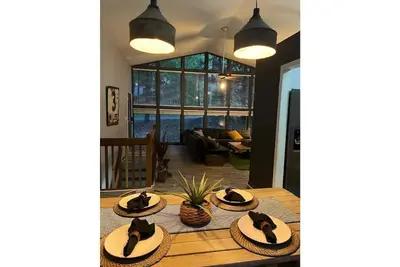 Image de Hip & Cozy 3 - Bedroom on Wooded Lot in Kennesaw