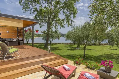 Image de Beach House Ive –Romantic escape with jacuzzi, pool & olive grove charm in Pomer