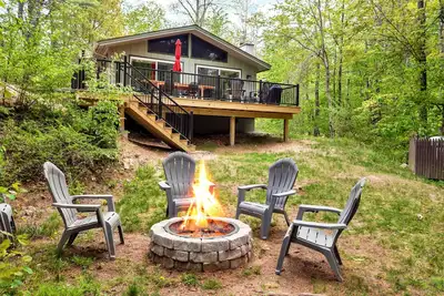 Image de Cozy, Pet-Friendly Escape Near Lake & Mountains