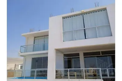 Image de Vistamar Beach House with Pool, first row.