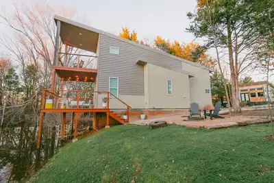 Image de Villa 1 · Waterfront Villa, spacious with 2 balcony and beds