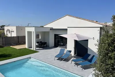 Image de Superbe Villa 5* 7 personnes avec piscine privée chauffée à 900m des plages