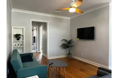 Image de Elegant Midtown 1 Br w\/ Free Parking. Pets Ok!