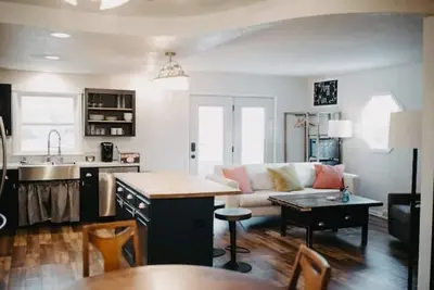 Image de At Home on Main