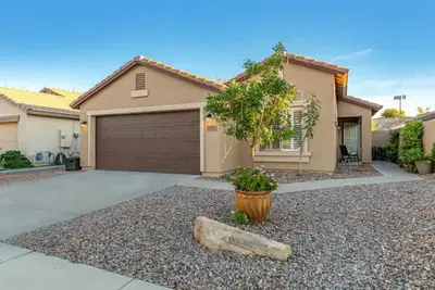 Image de Clean as a Whistle 3bd + Den in Gated Community!