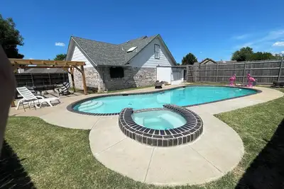 Image de Entire Home, 4-Beds, Close to Shopping