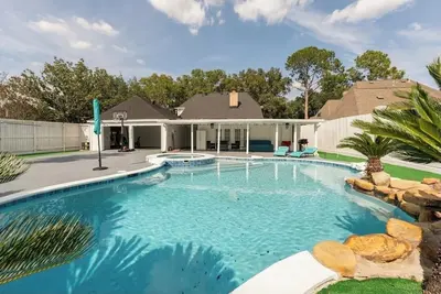 Image de Luxury Cozy House with Heated Pool