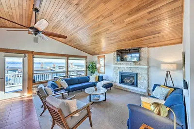 Image de McKees Beach House w/ Ocean Views, Hot Tub!