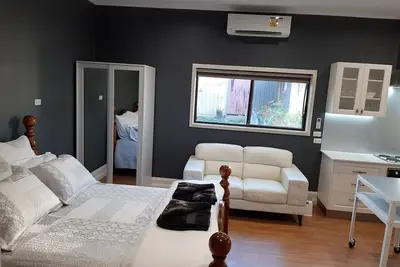 Image de Maple Leaf Cottage - Pet Friendly, special rates for extended stays