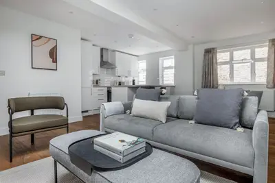 Image de Sunlit Marylebone 2br nr Edgeware Road Station, by Blueground