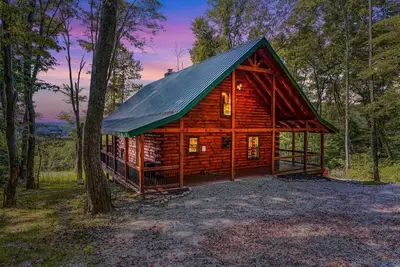 Image de Beautiful, spacious log cabin. Close to all the attractions in the Hocking Hills