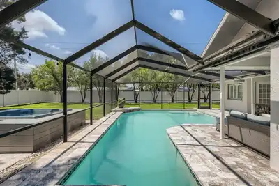 Image de Modern Pool Home! Centrally Located between Tpa & Clearwater Beach!