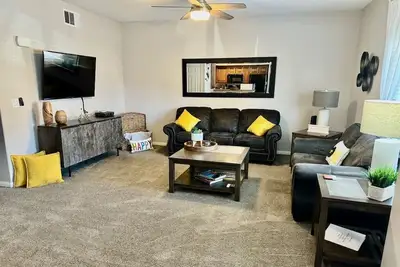 Image de Great Ground Level Getaway! Sleeps 6.