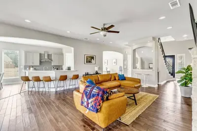 Image de Lake Access Mansion w/ Lake View + Theatre + Fire Pit