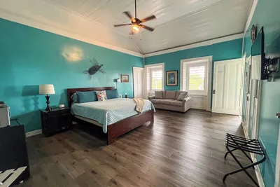 3rd floor unit with Picturesque Ocean View and outdoor seating!