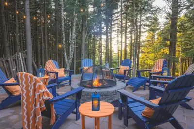 Image de Architectural marvel w/firepit, hot tub, prime location, lounge & bar rooms!