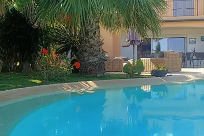 Image de jolie villa vue mer avec piscine ****