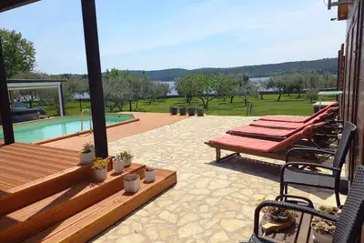 Image de Beach House Beta a romantic hideaway  in olive grove by the sea, pool, jacuzzi