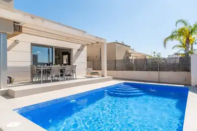 Villa \"Casa Imjo Groundfloor\" avec piscine privée, terrasses privées et climatisation.