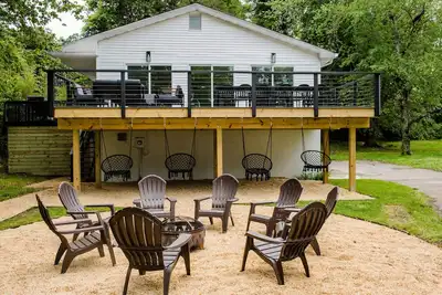 Image de The Potomac House: 13 acre riverfront property