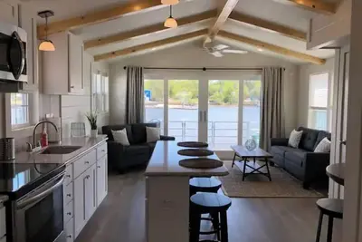 Image de Condo Houseboat