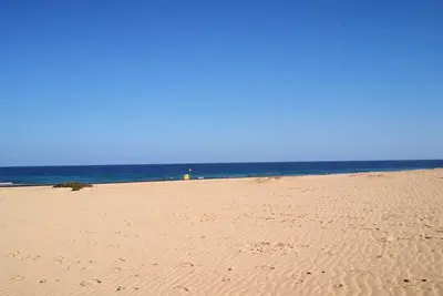 Image de villa avec belle terrasse et piscine non chauffée, a 200 m de pop-corn beach.