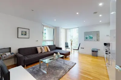 Image de Comfy Two Bed Apartment w Balcony in Canary Wharf