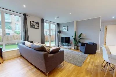 Image de Comfy Two Bedroom One Bath Apartment in Limehouse