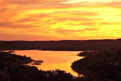 Image de Luxe Haven with Jacuzzi- Near Sdc-1 Mi to 76 Strip