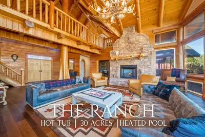 Image de Lakeside Luxury Retreat w/ Heated Pool - Sleeps 28