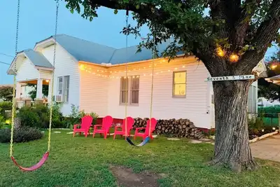 Image de Walk to The Square & Su—Live the Old Town Life