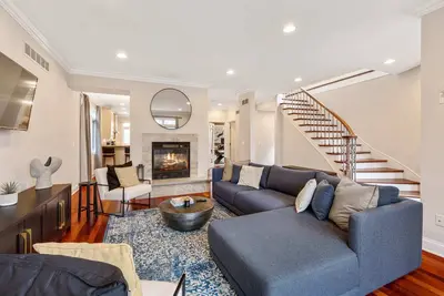 Image de Gorgeous Birmingham Residence w/ Home Gym