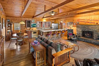 Image de Cool vintage cabin; Quiet & convenient; Hike & bike out the door; Pet friendly