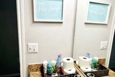 Image de Glamorous 2-Bd/2ba with Resort-Style Swimming Pool