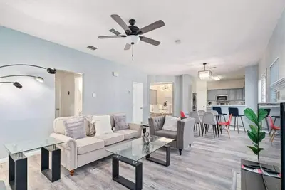 Image de Hot Tub! 4br 3ba Modern, newly remodeled, 16 ppl