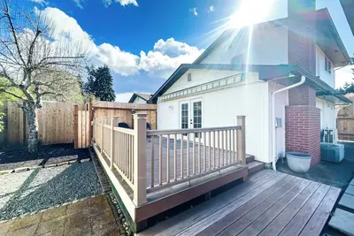Image de Northbank Loft: Hot tub and 1 mile from Autzen