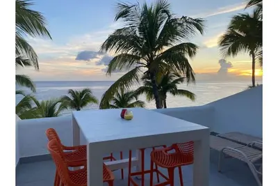 Image de Oceanfront, 4 balcony condo: Stunning Sunsets
